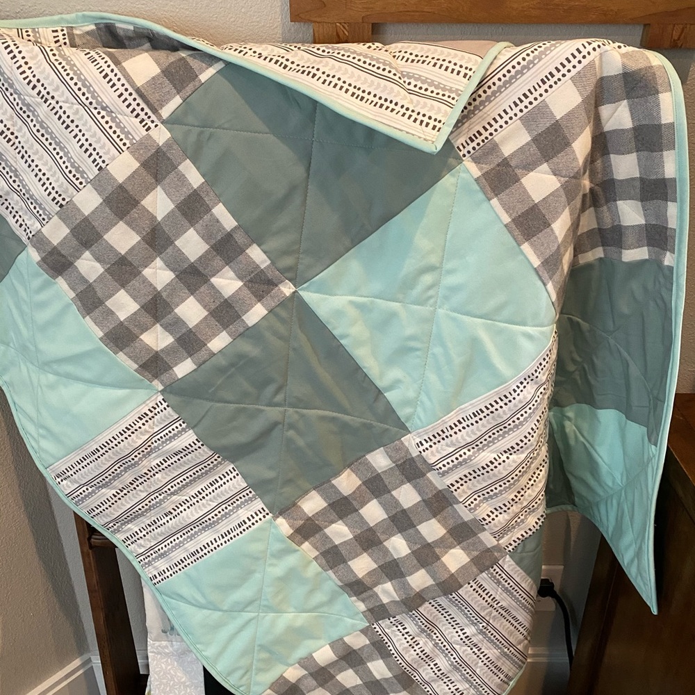 SOLD NEW Handmade green and gray baby boy quilt D5 - Picture 6 of 11